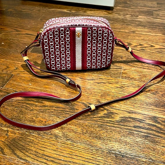 Tory Burch Crossbody Garnet / Cream Chainlink Pattern with Racing Stripe - Picture 2 of 9